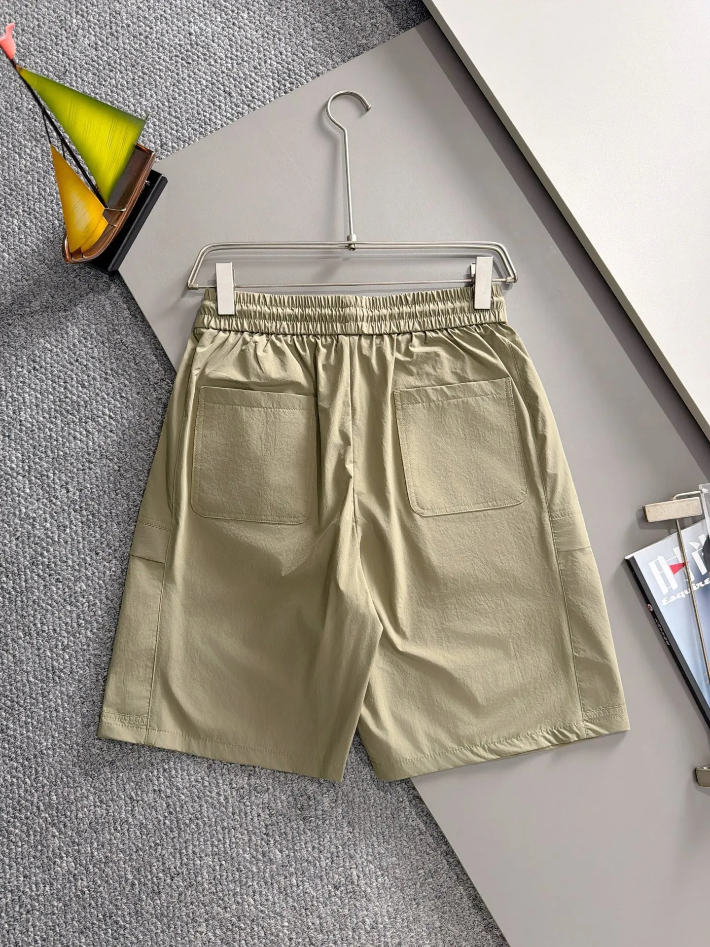 Burberry's 2026 spring and summer New Arrival elasticated casual shorts, made from counter-customized fabrics, Breathable, high comfort, impeccable details, brand element design concept, reflecting high quality. It feels delicate and soft! It presents a casual cut and the upper body shape is great! Sizes:M-4XL
